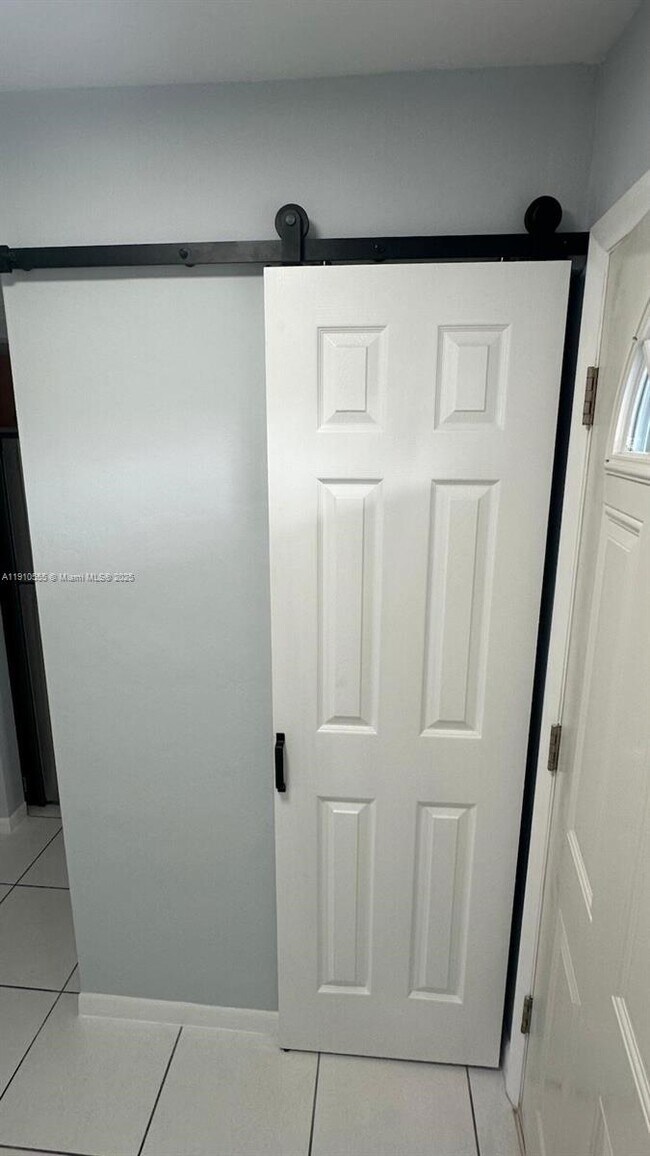 Building Photo - 1701 NE 191st St