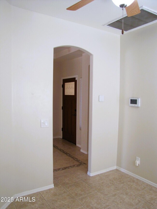 Building Photo - 1046 Estancia Dr