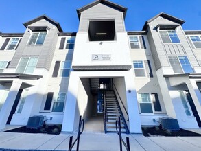 Building Photo - 4655 Alder Dr