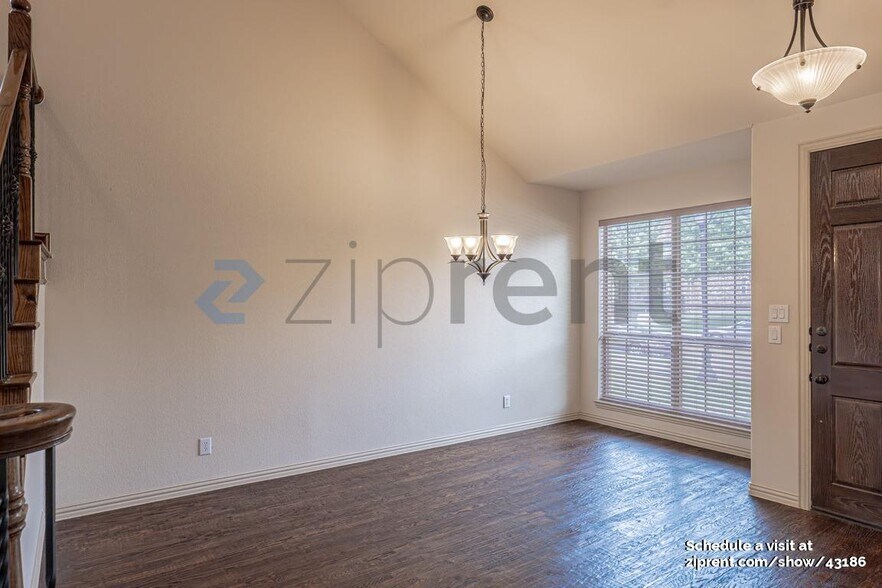 Building Photo - 13977 Valley Mills Dr