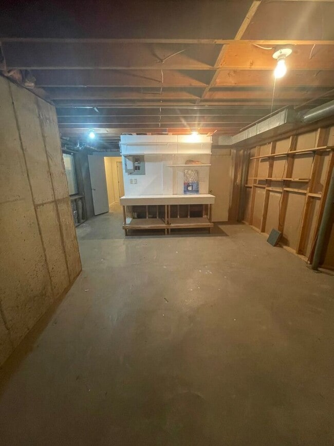 Building Photo - Brookstone