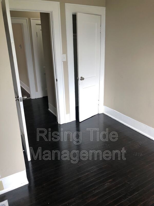 Building Photo - 1131 8th Ave W