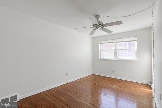 Building Photo - 5448 Hermit Terrace