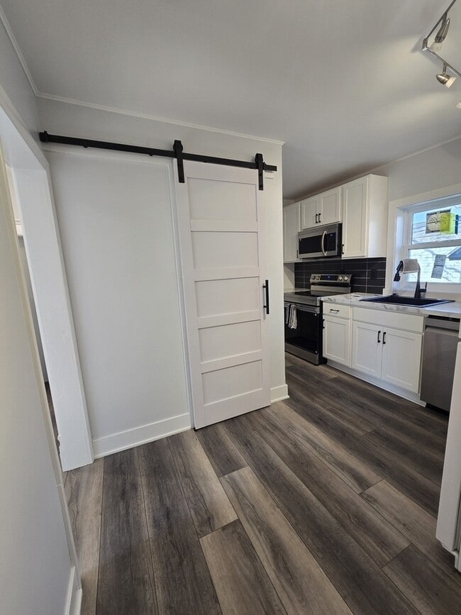 Building Photo - 246 W 14th St