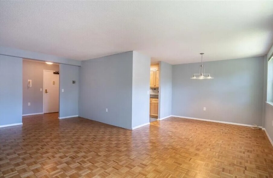 Building Photo - 887 Farmington Ave