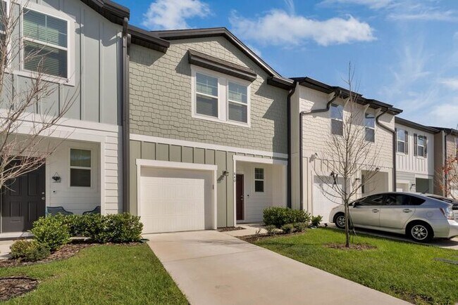 Building Photo - Townhome in Madison Place Davenport