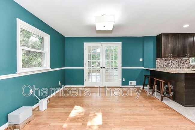 Building Photo - 9205 Hamilton Dr