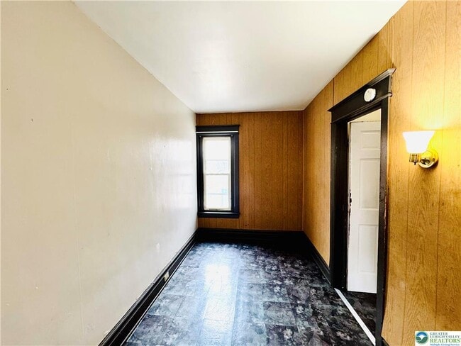 Building Photo - 637 N Penn St