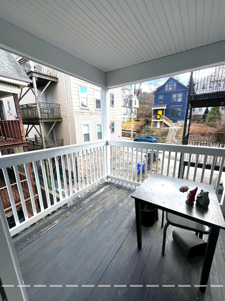 Building Photo - 180 Hillside St
