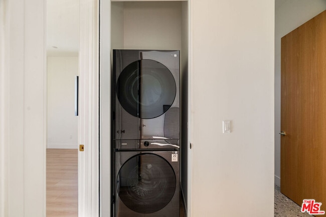 Building Photo - 3909 W Exposition Blvd