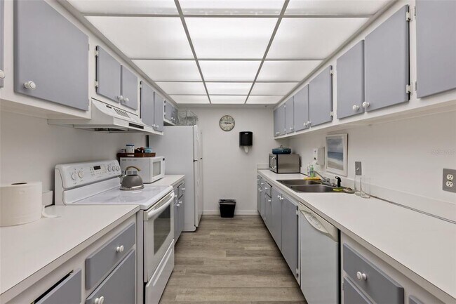 Building Photo - 255 Dolphin Point