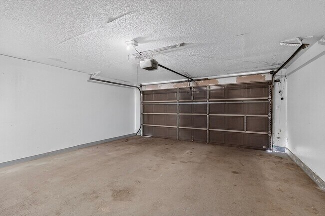 Building Photo - 6120 Cypress Point Dr