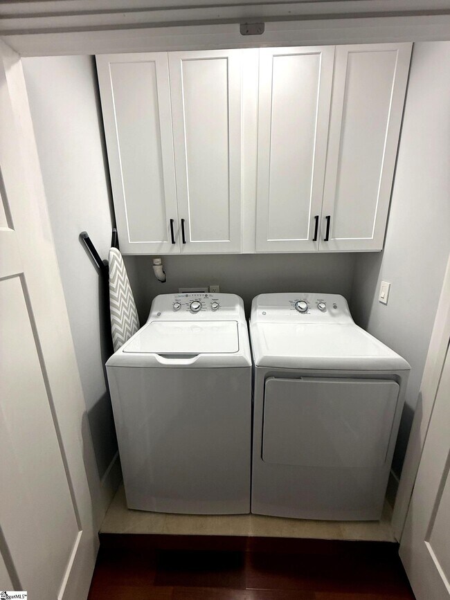 Building Photo - 113 Prancer Ave