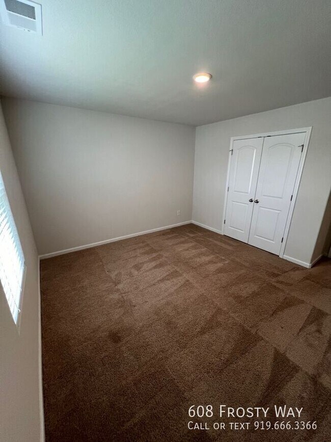 Building Photo - 608 Frosty Way