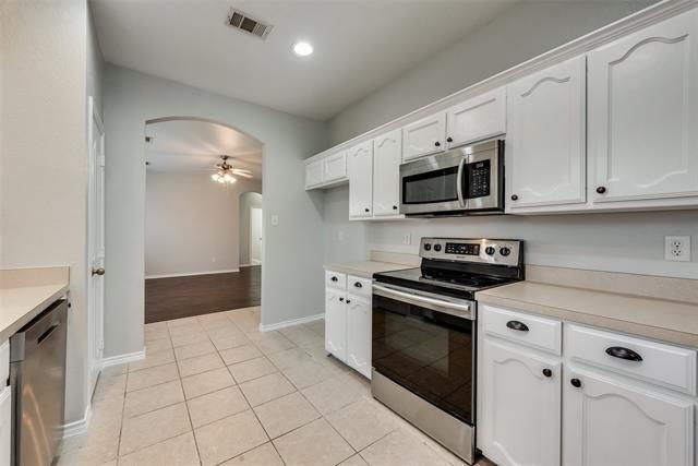 Building Photo - 5832 Center Ridge Dr