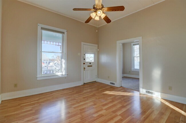 Building Photo - 313 N Mt Vernon Ave