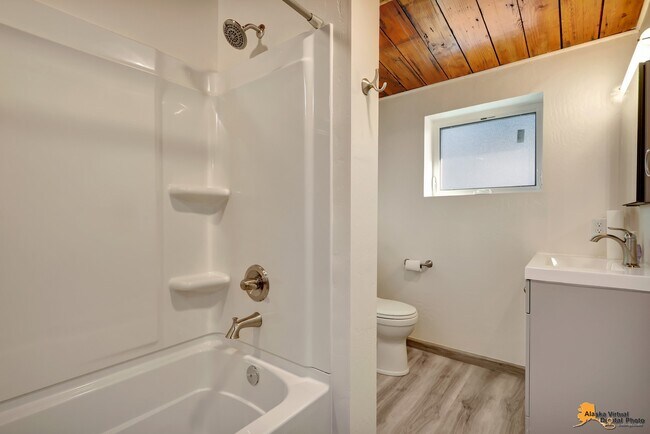 Building Photo - 408 E Manor Ave