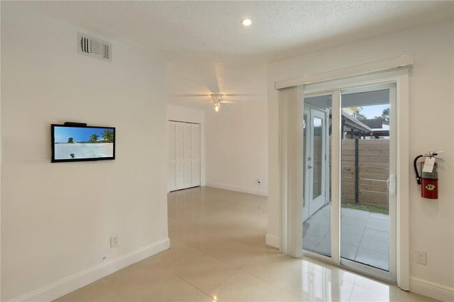 Building Photo - 9587 SW 148th Ave Cir E