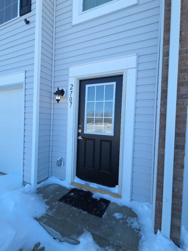 Building Photo - "Spacious 3-Bedroom Townhouse with 3 Full Baths in Columbus – 1856 Sq. Ft. of Comfort and Style!"