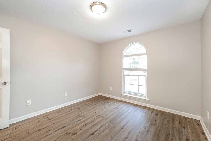 Building Photo - 5521 Milton Ridge Dr