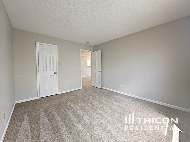Building Photo - 5977 Porchester Pl