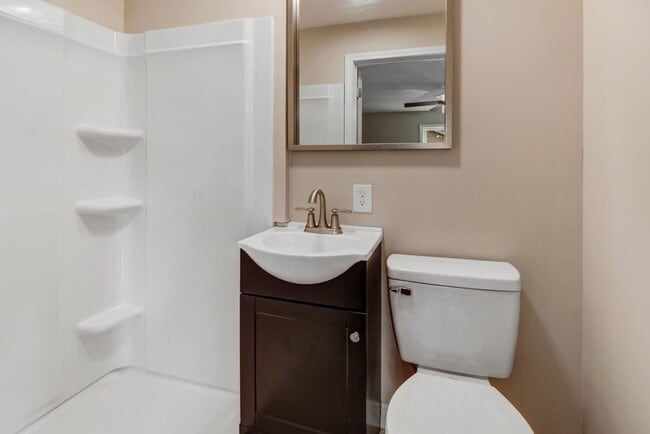 Building Photo - *RENOVATED & MOVE-IN READY* 3 BR, 2 BA in ...