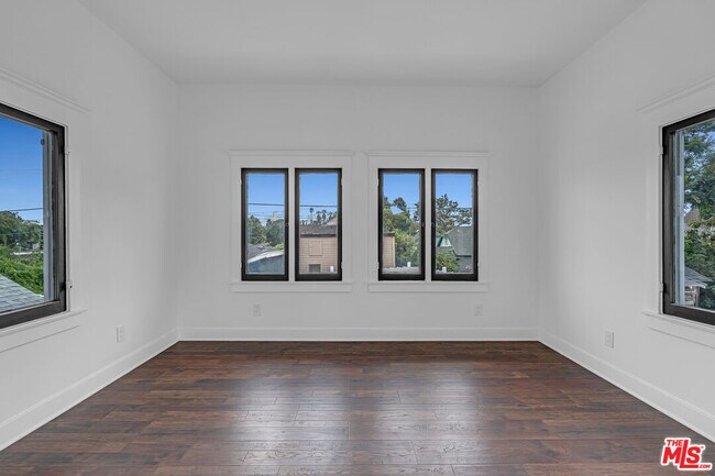 Building Photo - 1804 Roosevelt Ave