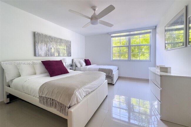 Building Photo - 19901 E Country Club Dr