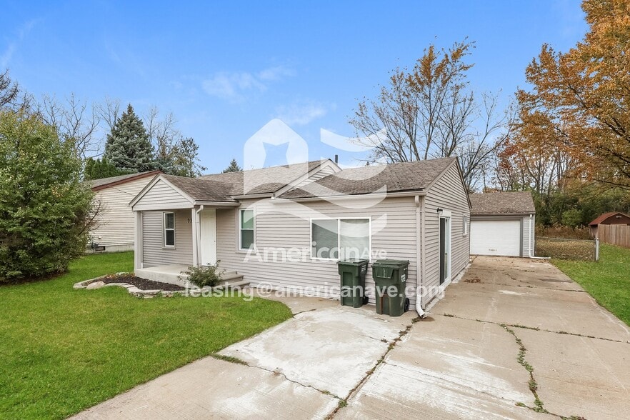 Building Photo - 77 Eastlawn Dr