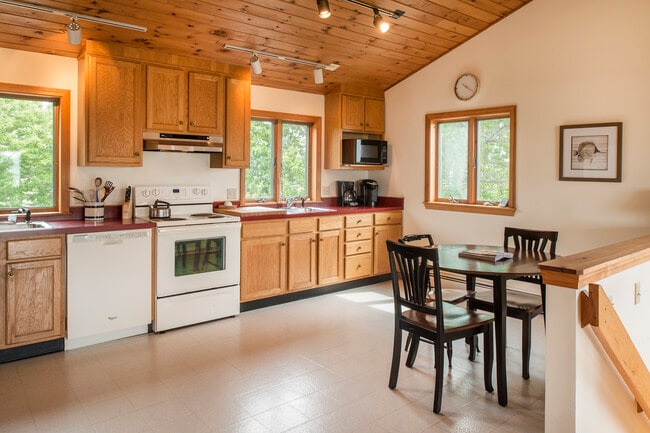 Building Photo - 35 Parsons Beach Rd