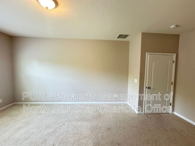 Building Photo - 3520 Larkhaven Ave SW