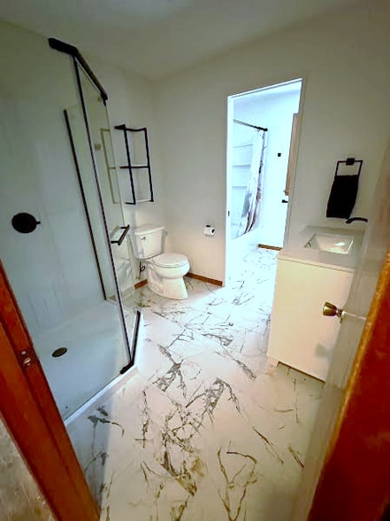 Main Bath Upper Level - 467 Tunnel Rd