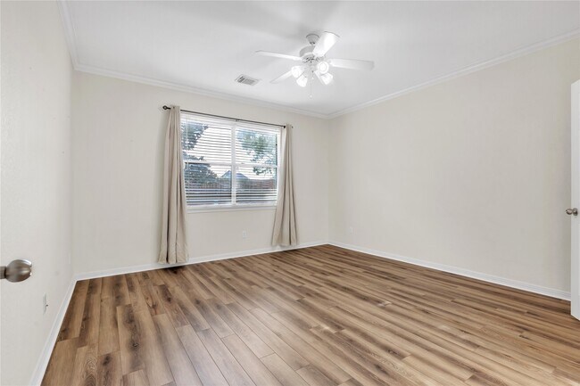 Building Photo - 415 Abbey Ln