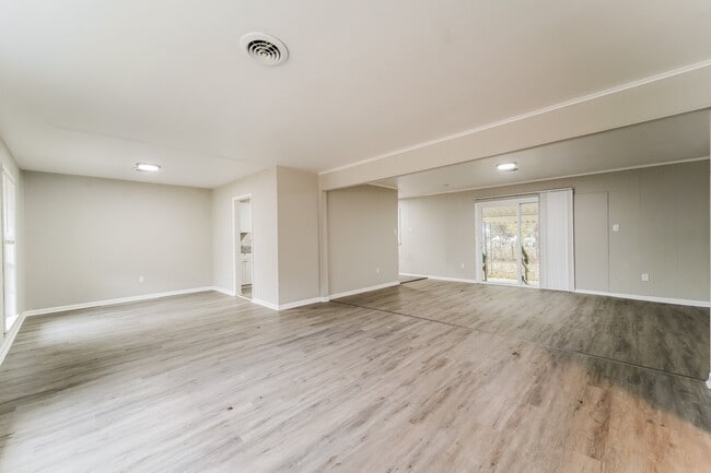 Building Photo - 1047 Garden Park Dr