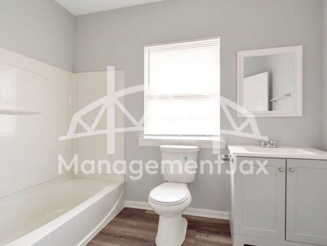 Building Photo - 1165 Hart St