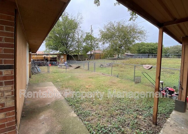 Building Photo - 109 Arrowhead St