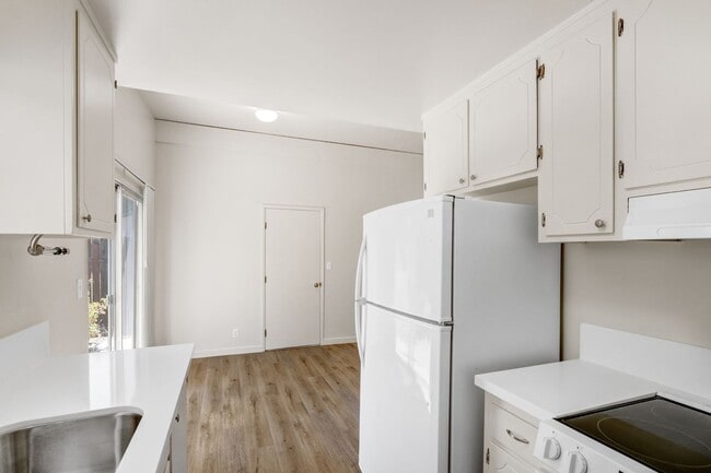 Building Photo - 406 Scripps Dr