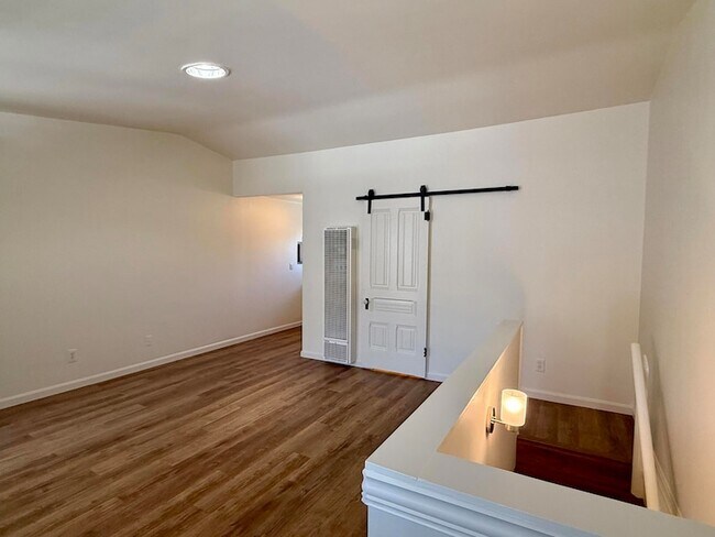 Building Photo - 1808 Castillo St