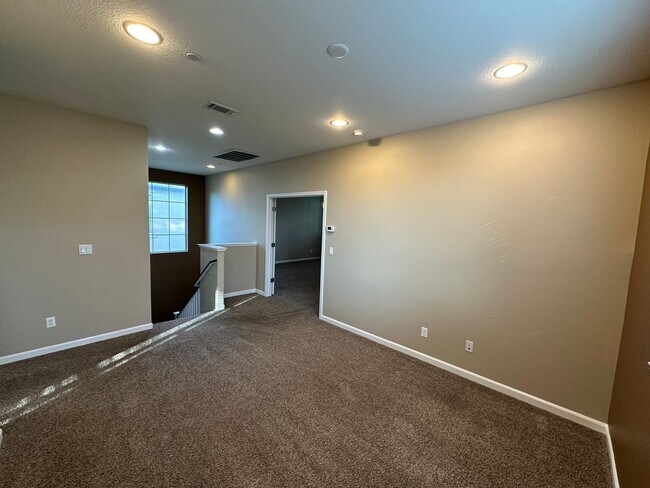 Building Photo - Beautiful 4 Bedroom, 3 Full Bath W/ Office...