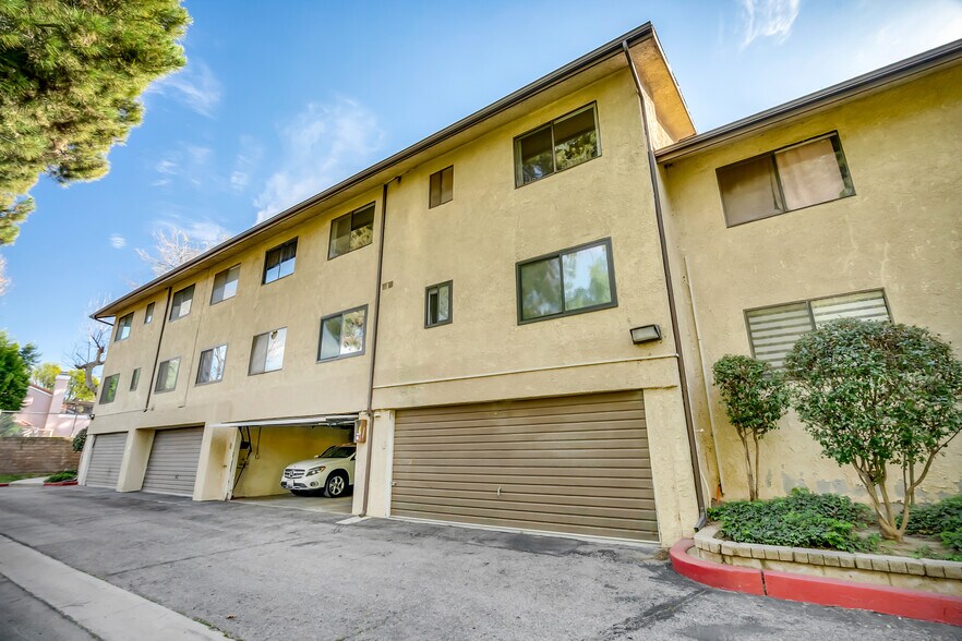 Building Photo - 7308 Corbin Ave