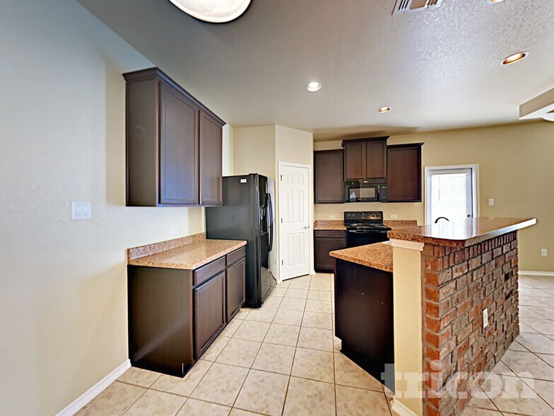 Building Photo - 3846 Bogie Way