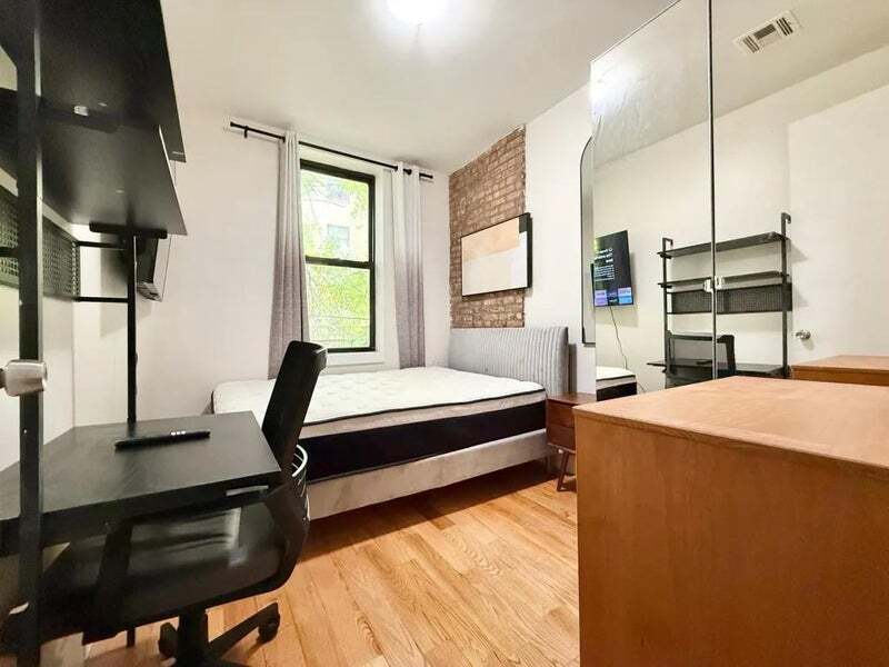Building Photo - Nice room in a good neighborhood