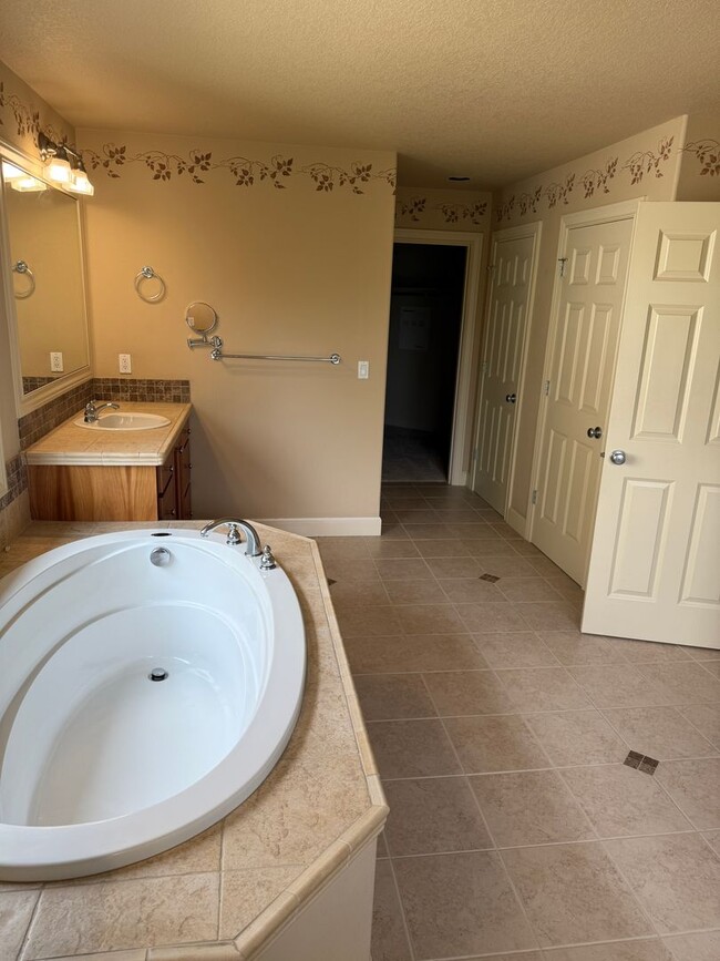 Building Photo - Large Rock Creek Single Family Home