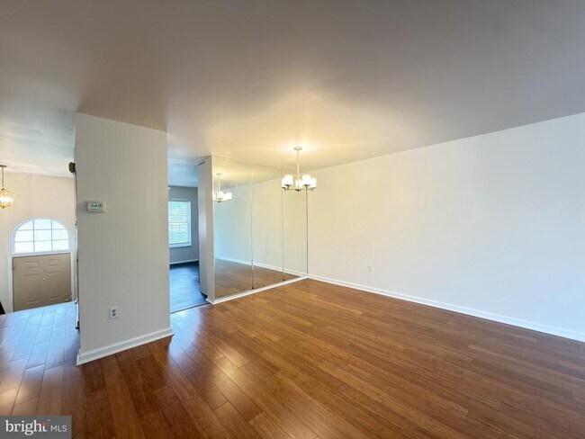 Building Photo - 23 Valley Crossing Cir