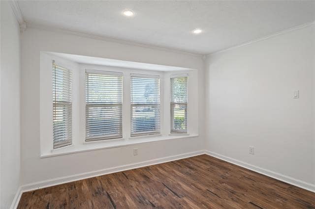 Building Photo - 2113 Live Oak Dr