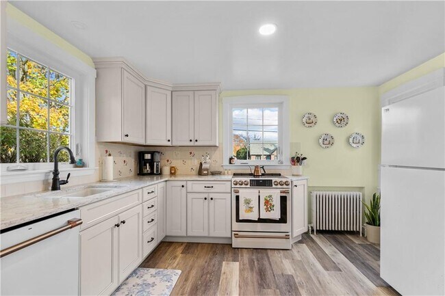 Primary Photo - 72 Kane Ave