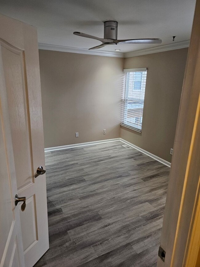 Building Photo - Wonderfully Remodeled Tri Level 3BR/2BTH S...