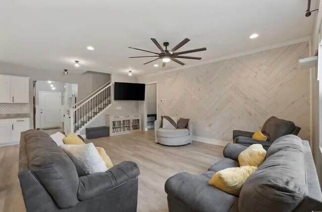 Building Photo - 897 Wild Leaf Loop