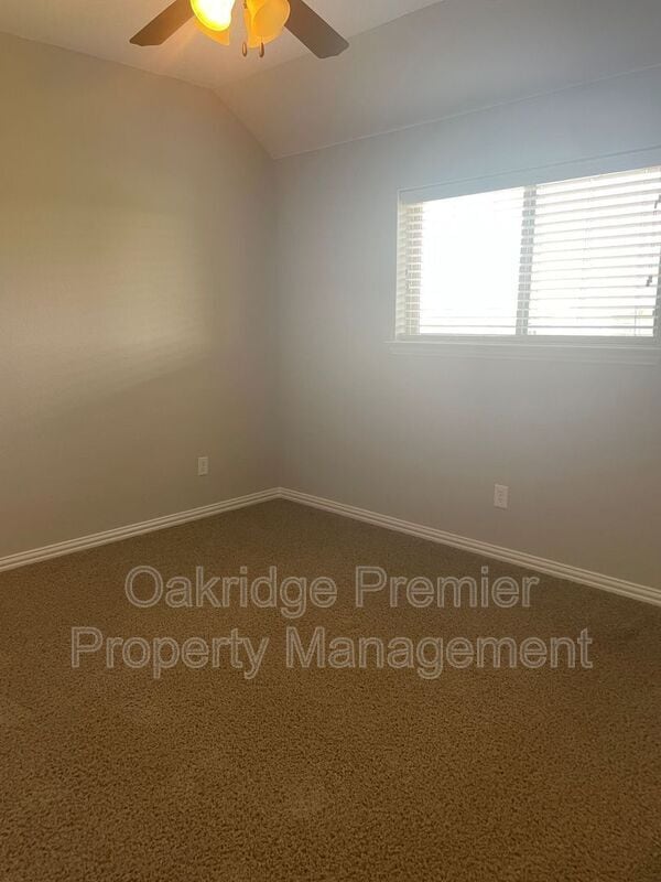 Building Photo - 811 Blue Quail Dr