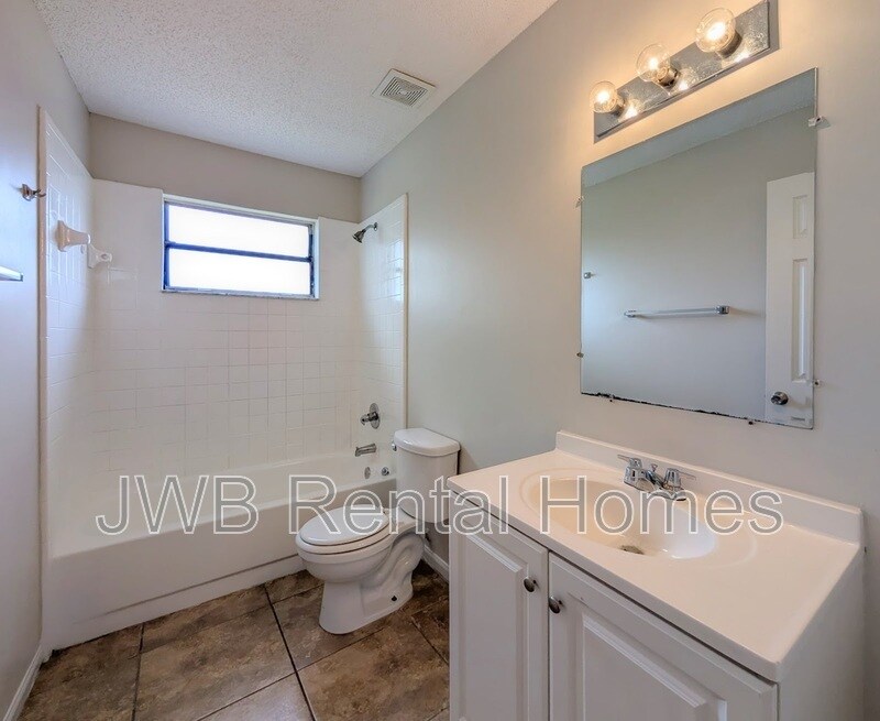Building Photo - 2358 Scanlon Dr